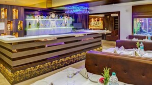 Bar (on property) - Hotel Spencer (Thane)