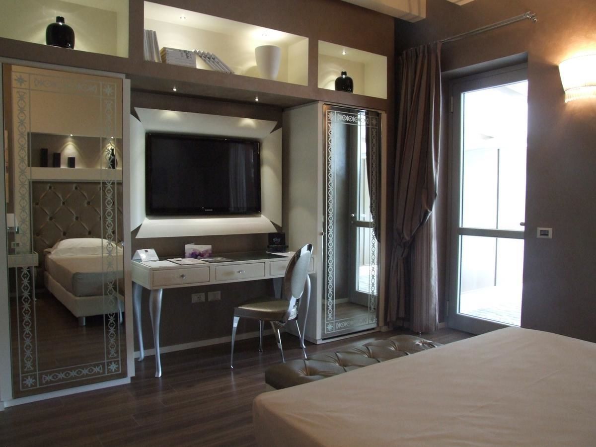 minibar, in-room safe, desk, soundproofing