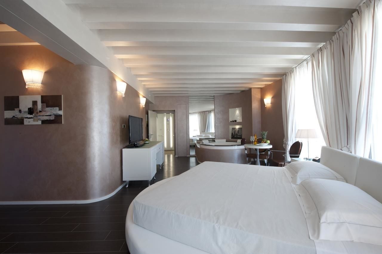 minibar, in-room safe, desk, soundproofing