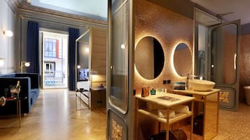 A modern bathroom with a large mirror, a sink, and a vanity.