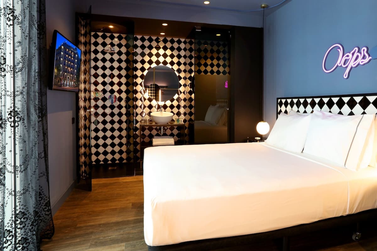 Ropa de cama de alta calidad y minibar 