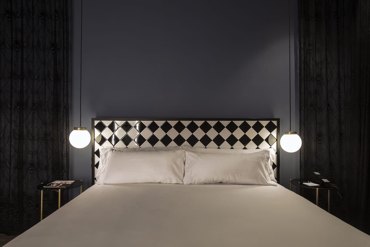 Ropa de cama de alta calidad y minibar 