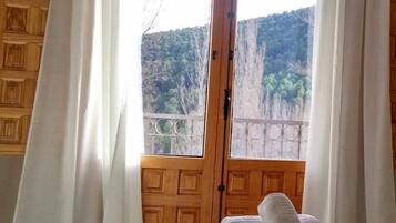 Single Room | Desk, rollaway beds, free WiFi