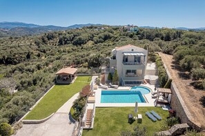 Front of property - Villa Athinais (Platanias)