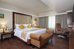 Family Room | Minibar, in-room safe, desk, laptop workspace - Hotel Swosti Premium (Bhubaneshwar)