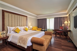 俱乐部客房 | 迷你吧、客房内保险箱、办公桌、笔记本电脑工作区