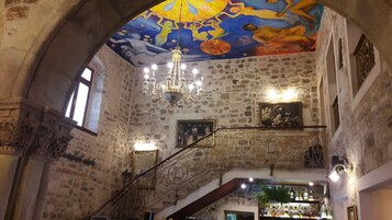 Daily continental breakfast (EUR 15 per person)