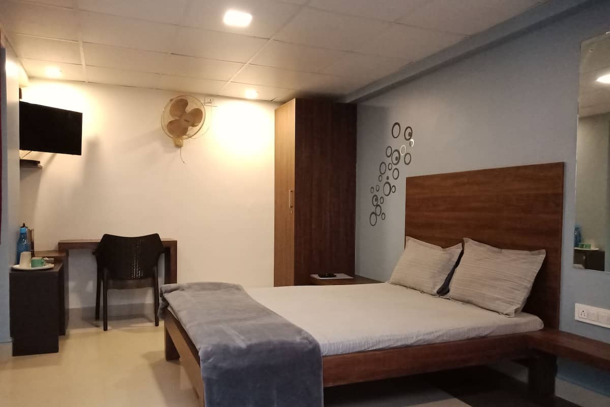 Standard Single Room, 1 Queen Bed, Ground Floor | Egyptian cotton sheets, premium bedding, individually decorated