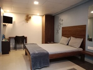 Standard Single Room, 1 Queen Bed, Ground Floor