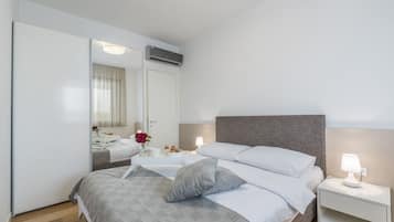 Caja fuerte, cortinas opacas, sistema de insonorización