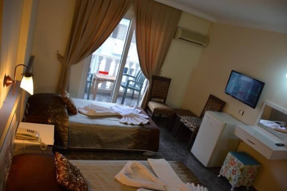 In-room safe, desk, soundproofing, WiFi (free)