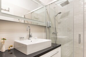 Deluxe Suite, City View | Bathroom | Shower, free toiletries, hair dryer, towels