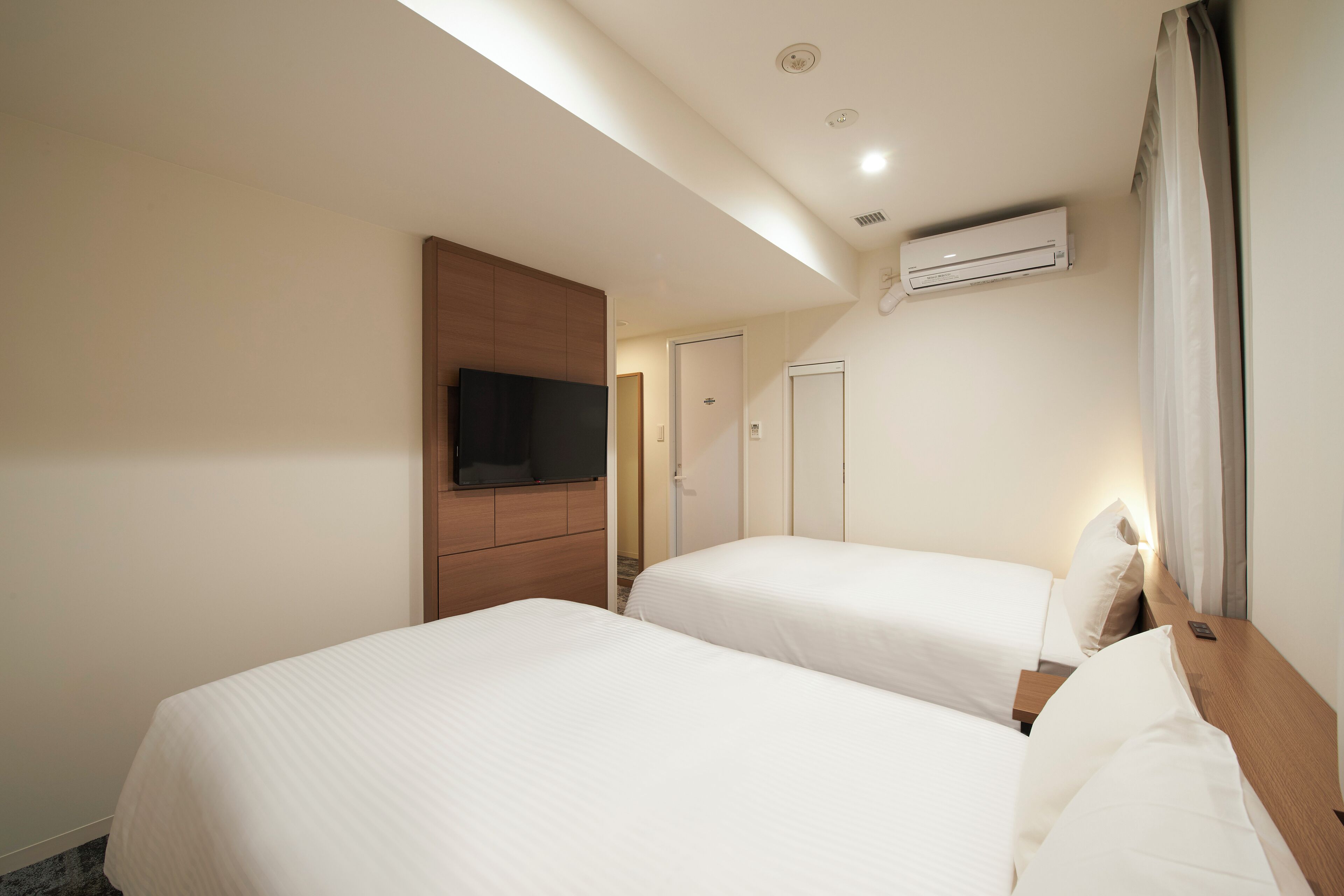 [non-smoking] twin (adjoining rooms cannot be requested) | 1 bedroom, desk, blackout curtains, iron/ironing board