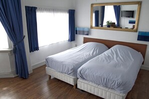 Desk, iron/ironing board, cots/infant beds, free WiFi - Hotel Albion (The Hague)