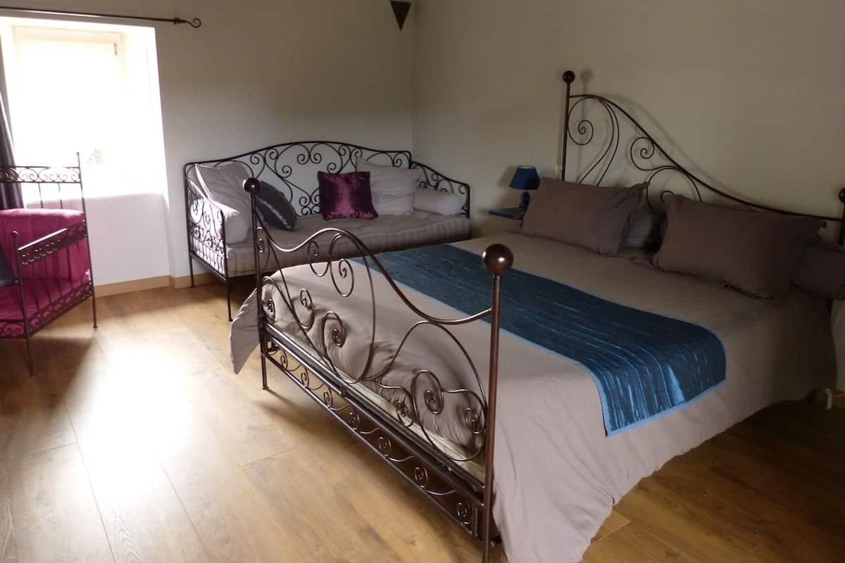 Luxury Double Room, Ensuite (Vue sur vignes et cour ) | Free WiFi