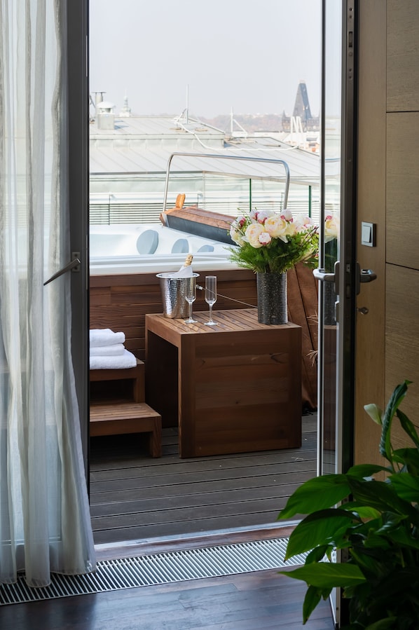 Cobertura superluxo | Roupas de cama premium, cofres nos quartos, individualmente decorados