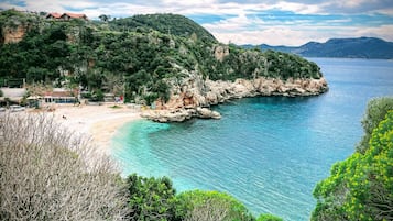 Beach nearby, white sand, 8 beach bars