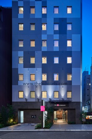 Fassade der Unterkunft – Abend/Nacht