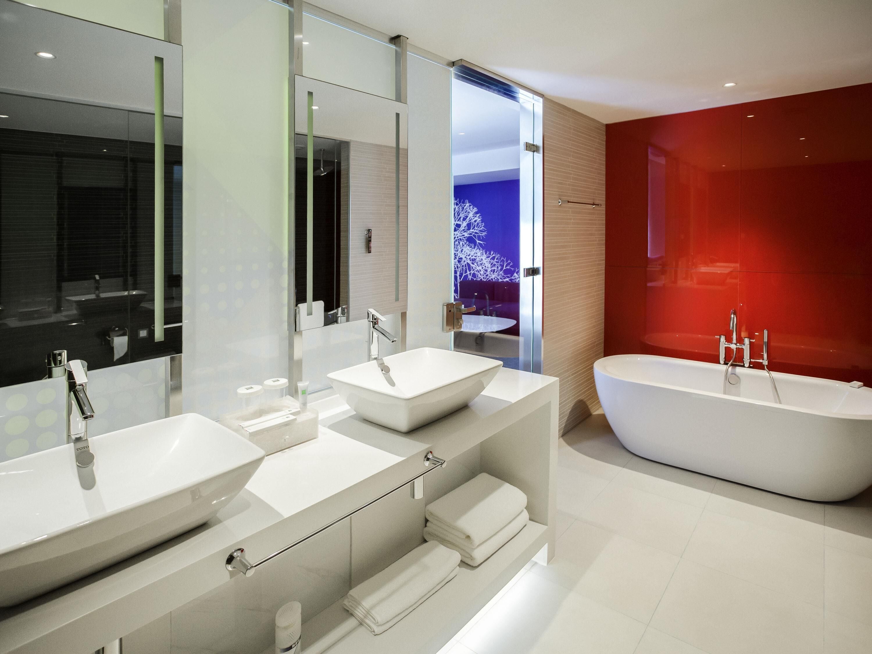 suite, 1 double bed | 1 bedroom, premium bedding, memory-foam beds, in-room safe