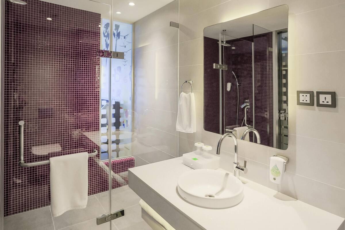 standard double room, 1 double bed | 1 bedroom, premium bedding, memory-foam beds, in-room safe