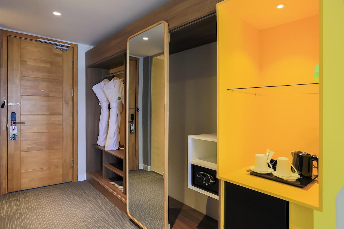Habitación doble estándar, 1 cama matrimonial | Ropa de cama de alta calidad y camas con efecto memoria