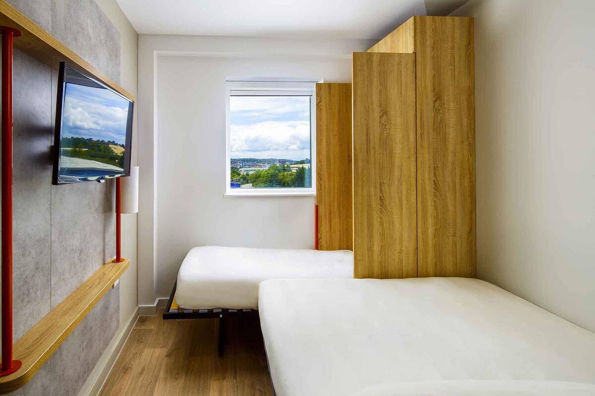 Dreibettzimmer, Mehrere Betten