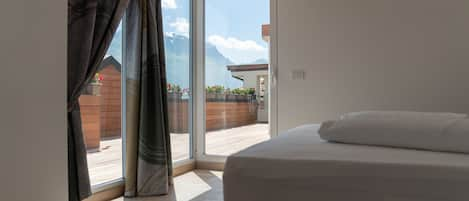 Suite queen con terrazza, LEEL | Una cassaforte in camera, insonorizzazione, Wi-Fi gratuito, lenzuola