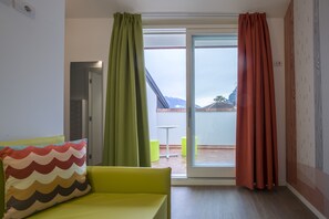 高級客房 | 高級寢具、客房內保險箱、布置獨特、隔音