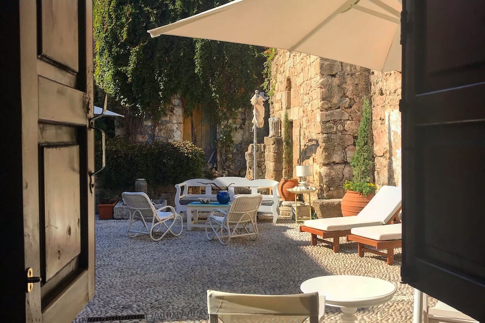 Saint Artemios Hotel and Oriental Suites