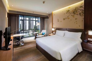 デラックス ルーム キングベッド 1 台 喫煙可 | 高級寝具、ミニバー、セーフティボックス (室内)、遮光カーテン