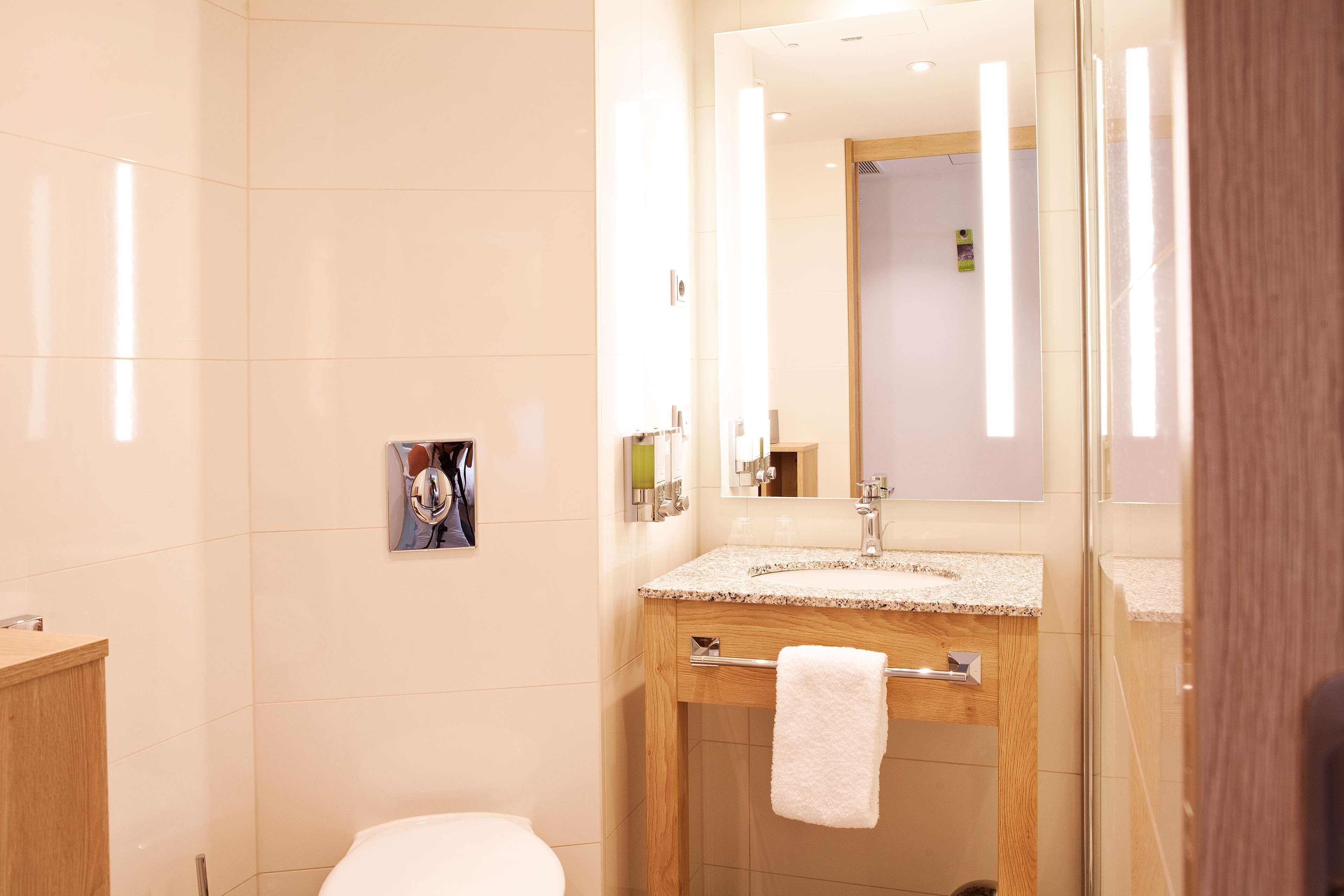 shower, free toiletries, towels