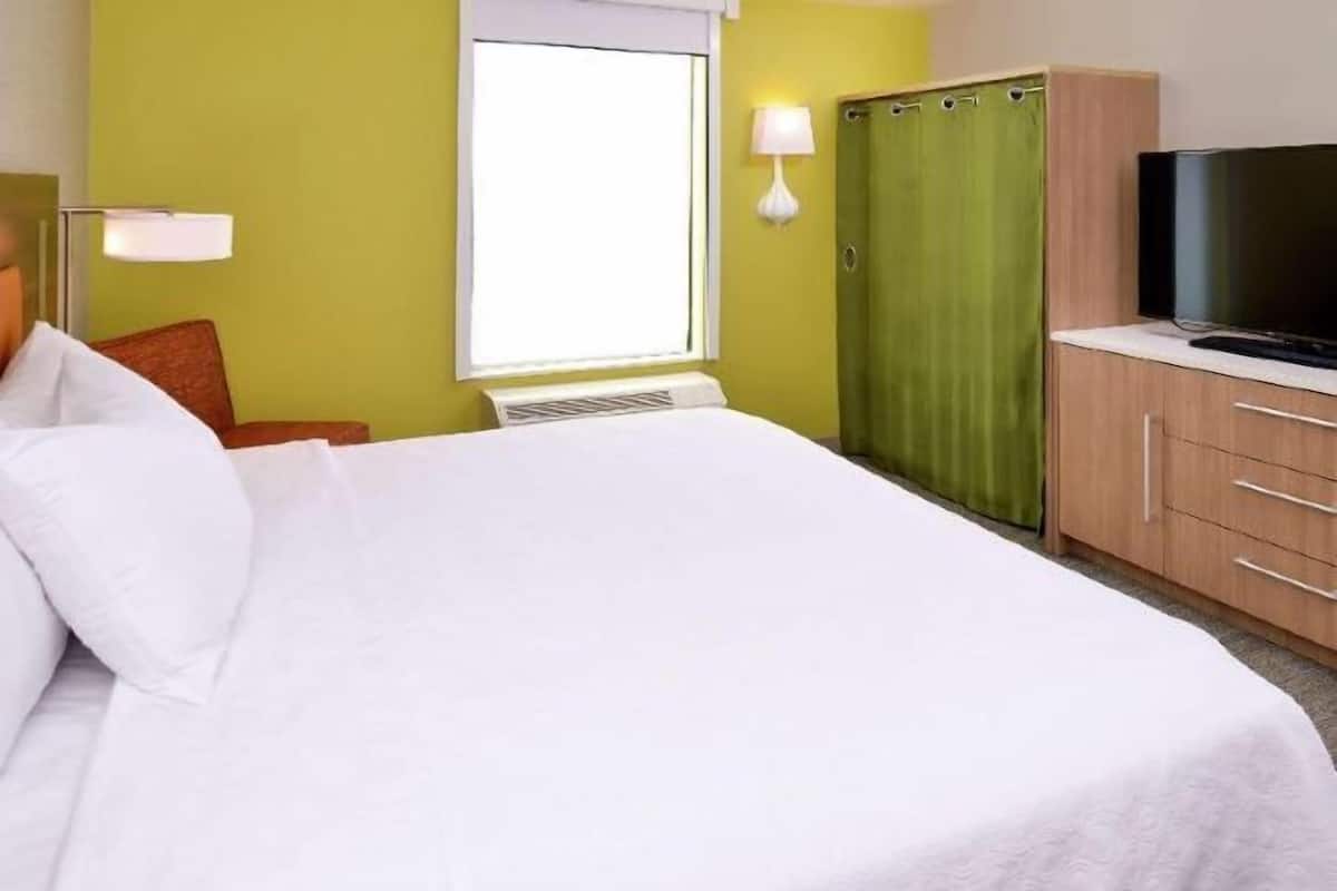 In-room safe, individually decorated, individually furnished, desk