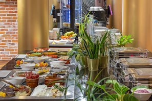 Desayuno buffet todos los días (con cargo)