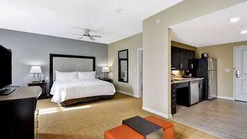 Caja de seguridad en la habitación, wifi gratis y ropa de cama