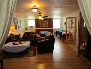 Área de estar no saguão