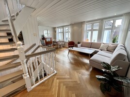 Σπίτι, 2 Υπνοδωμάτια, Κουζίνα, Θέα στην Πόλη | Περιοχή καθιστικού | Τηλεοράσεις, Υπηρεσίες streaming