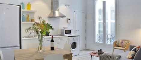Apartment, 2 Bedrooms | In-room dining