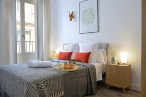 Apartment, 1 Bedroom, Balcony | In-room safe, individually decorated, individually furnished, desk - NQN Aparts & Suites Madrid (Madrid)