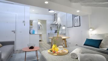 Studio | In-room safe, individually decorated, individually furnished, desk