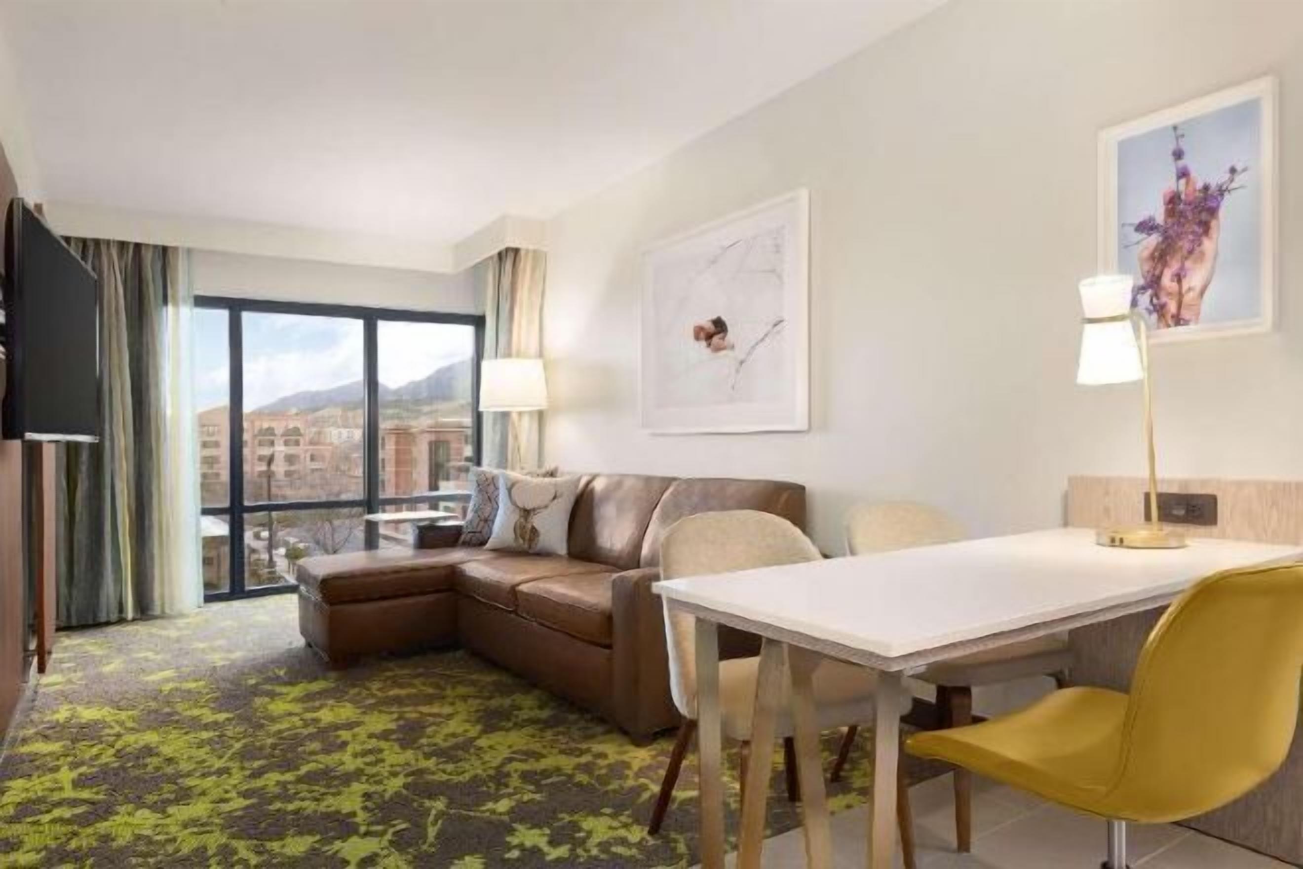 거실 공간 | LED TV, 유료 영화