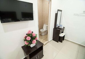 ห้องแฟมิลี่ | ห้องน้ำ | ฝักบัว, ของใช้ในห้องน้ำฟรี, ไดร์เป่าผม (มีให้บริการตามคำขอ), ผ้าเช็ดตัว