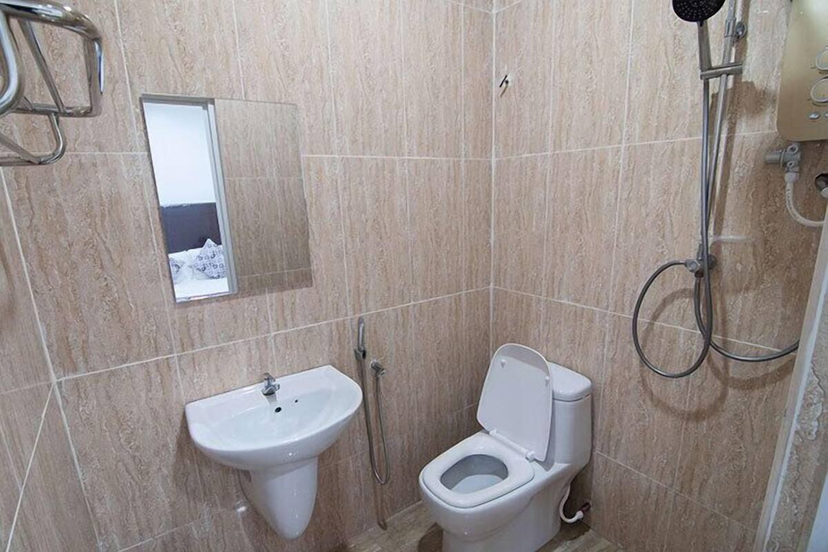 Shower, free toiletries, hair dryer (on request), towels