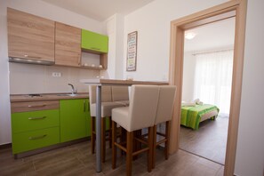 Standard Apartment, Balcony, Sea View | Private kitchen