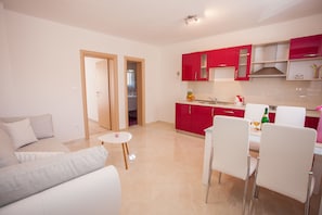 Superior Apartment, Balcony, Sea View (Cherry) | In-room dining
