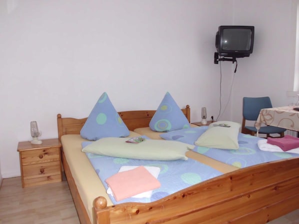 Free cribs/infant beds