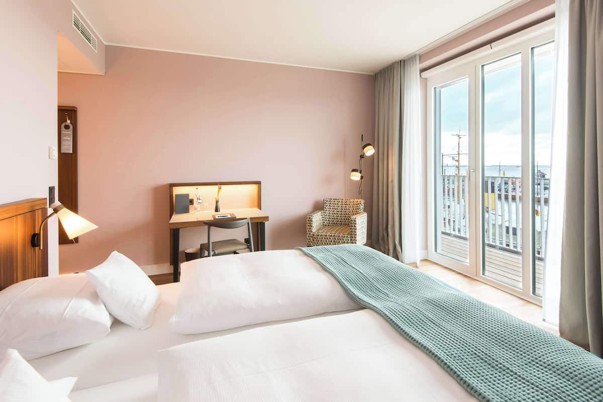 Premium bedding, minibar, in-room safe, desk