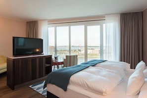 Premium bedding, minibar, in-room safe, desk - THE LIBERTY Hotel Bremerhaven, BW Signature Collection (Bremerhaven)
