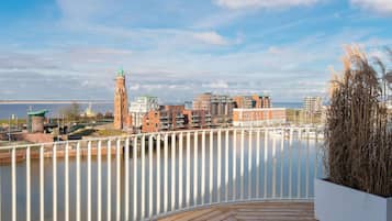 Suite, 1 tweepersoonsbed, balkon | Uitzicht vanuit de kamer