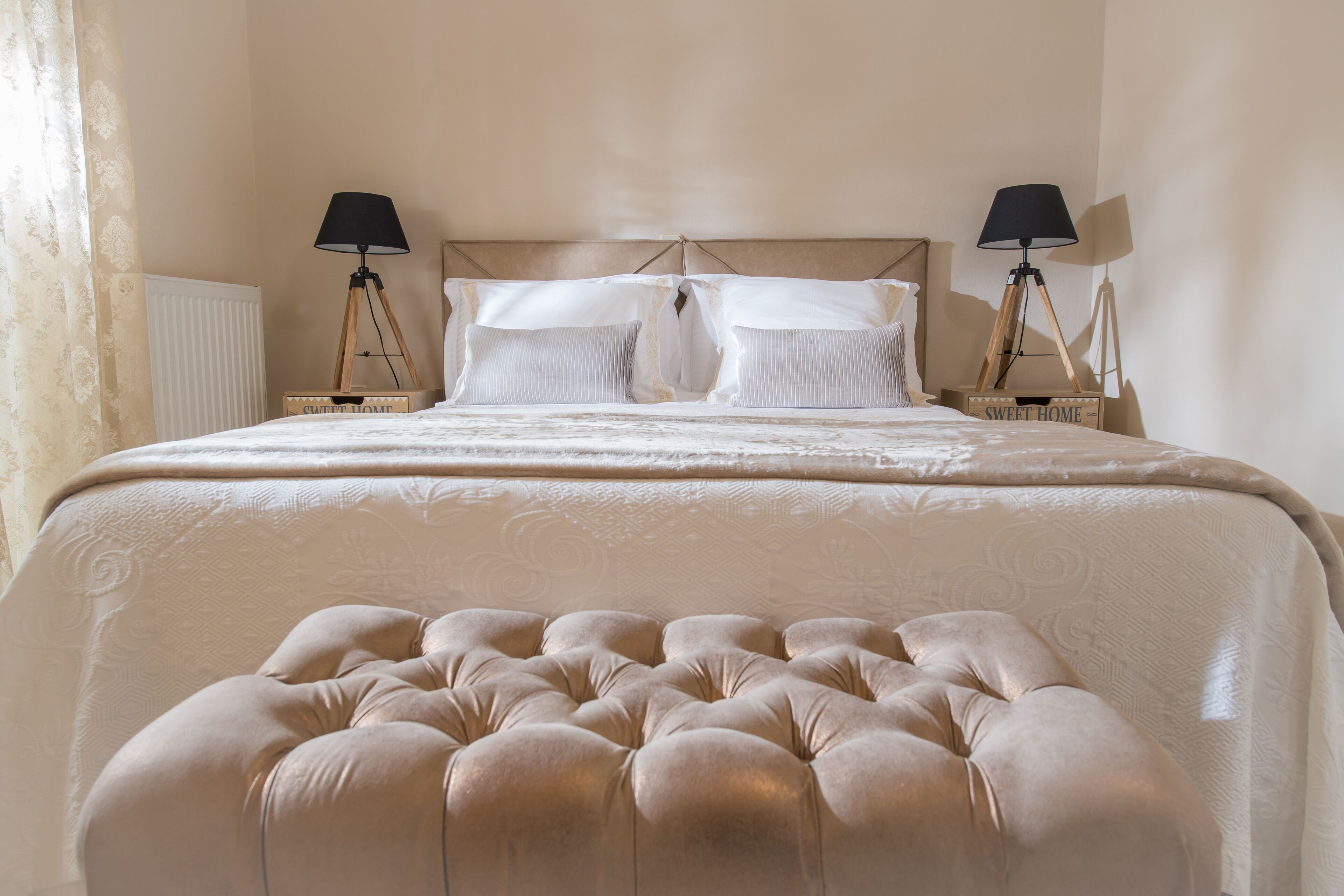 5 bedrooms, Egyptian cotton sheets, premium bedding, memory-foam beds