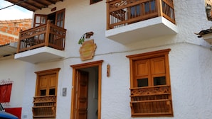 Front of property - Sgt Pepper's Hostel (Jardin)